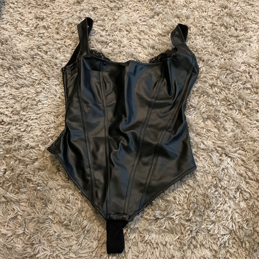 Popilush Shapewear Sculpting Faux Leather Lace Bodysuit - Picture 5 of 9
